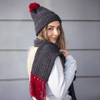 Фото товара Шапка и шарф GoSnow с ярким помпоном и кисточками