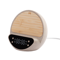 Фото товара Настольные часы "Smiley" с беспроводным (10W) зарядным устройством и будильником, пшеница/бамбук/пластик